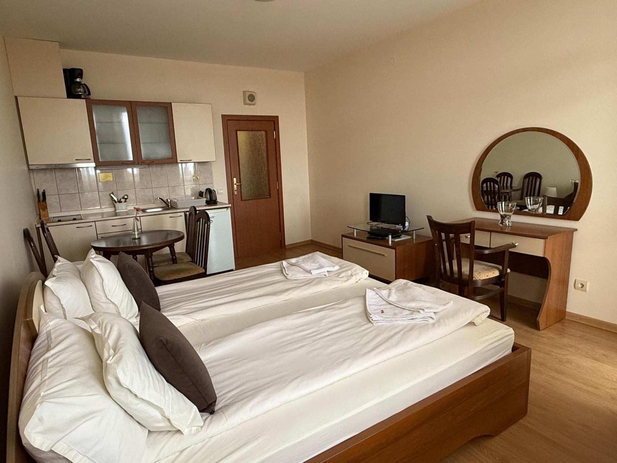 Pm Services Flora Apartments 보로베츠 외부 사진