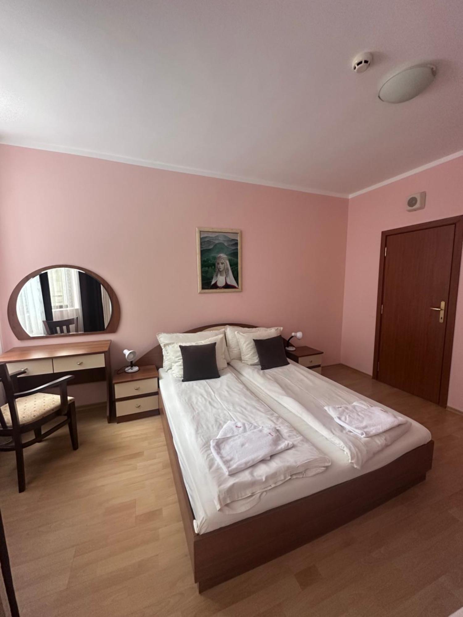 Pm Services Flora Apartments 보로베츠 외부 사진